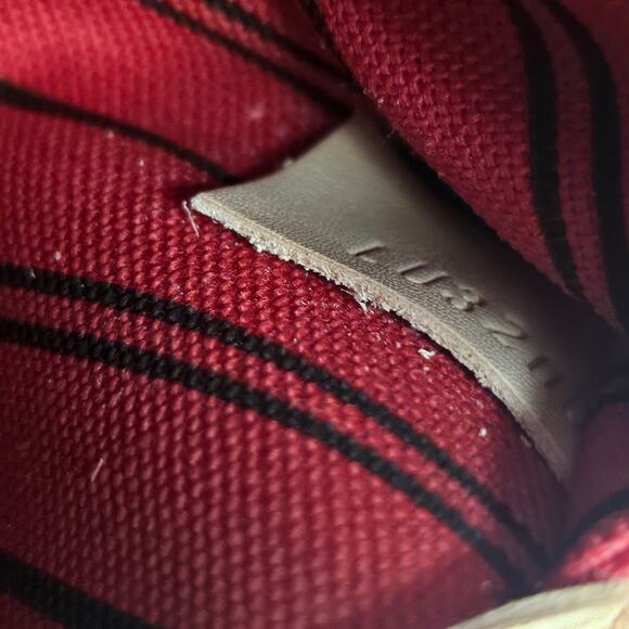 Louis Vuitton Monogram Neverfull MM Tote Cherry Interior - Picture 12 of 13